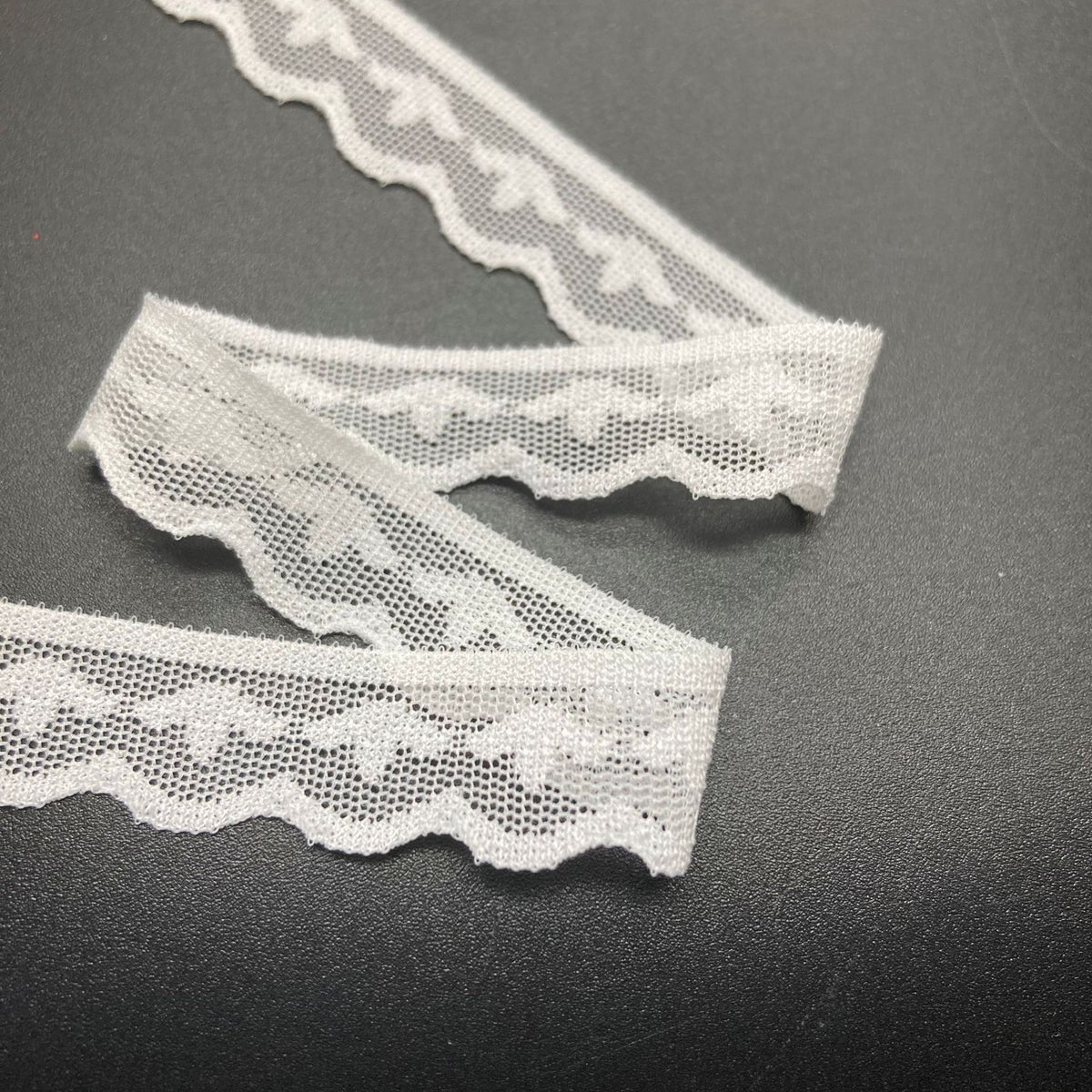 Ruffled Knitted Stretch Lace Trim 1.5 cm — fabric photo 4
