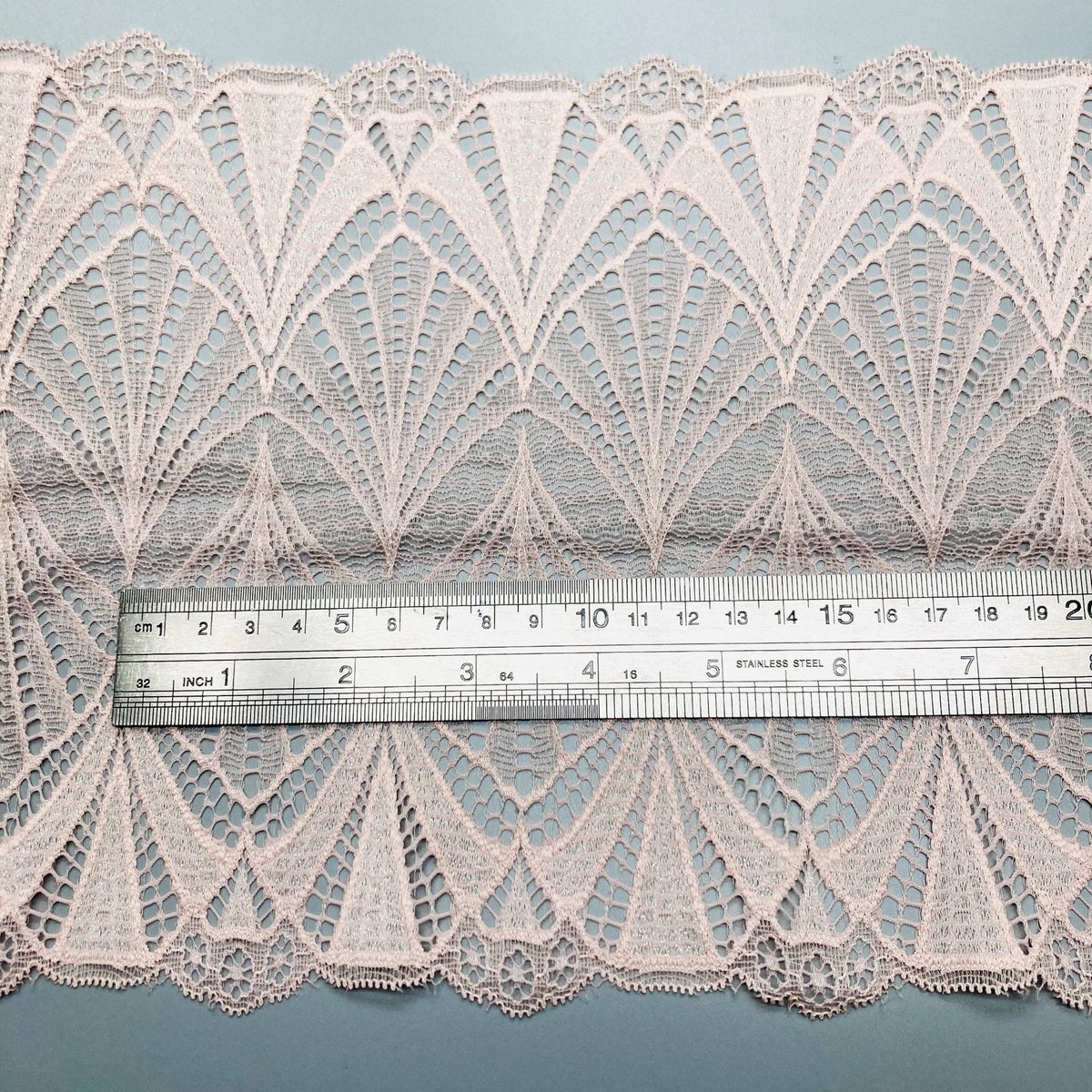 Leaf Picot-Edge Knitted Stretch Nylon-Spandex Lace Trim 21 cm — fabric photo 2
