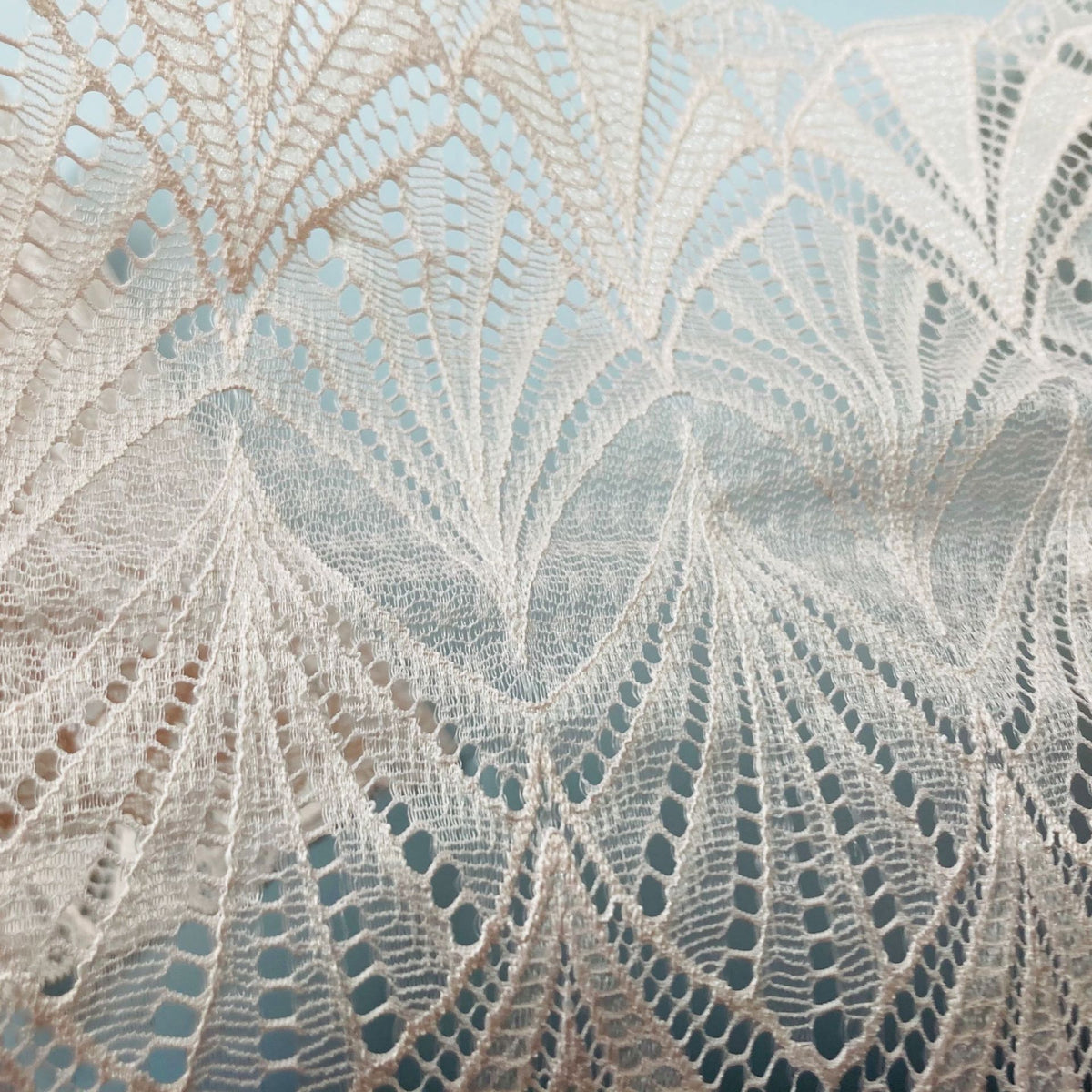 Leaf Picot-Edge Knitted Stretch Nylon-Spandex Lace Trim 21 cm — fabric photo 4