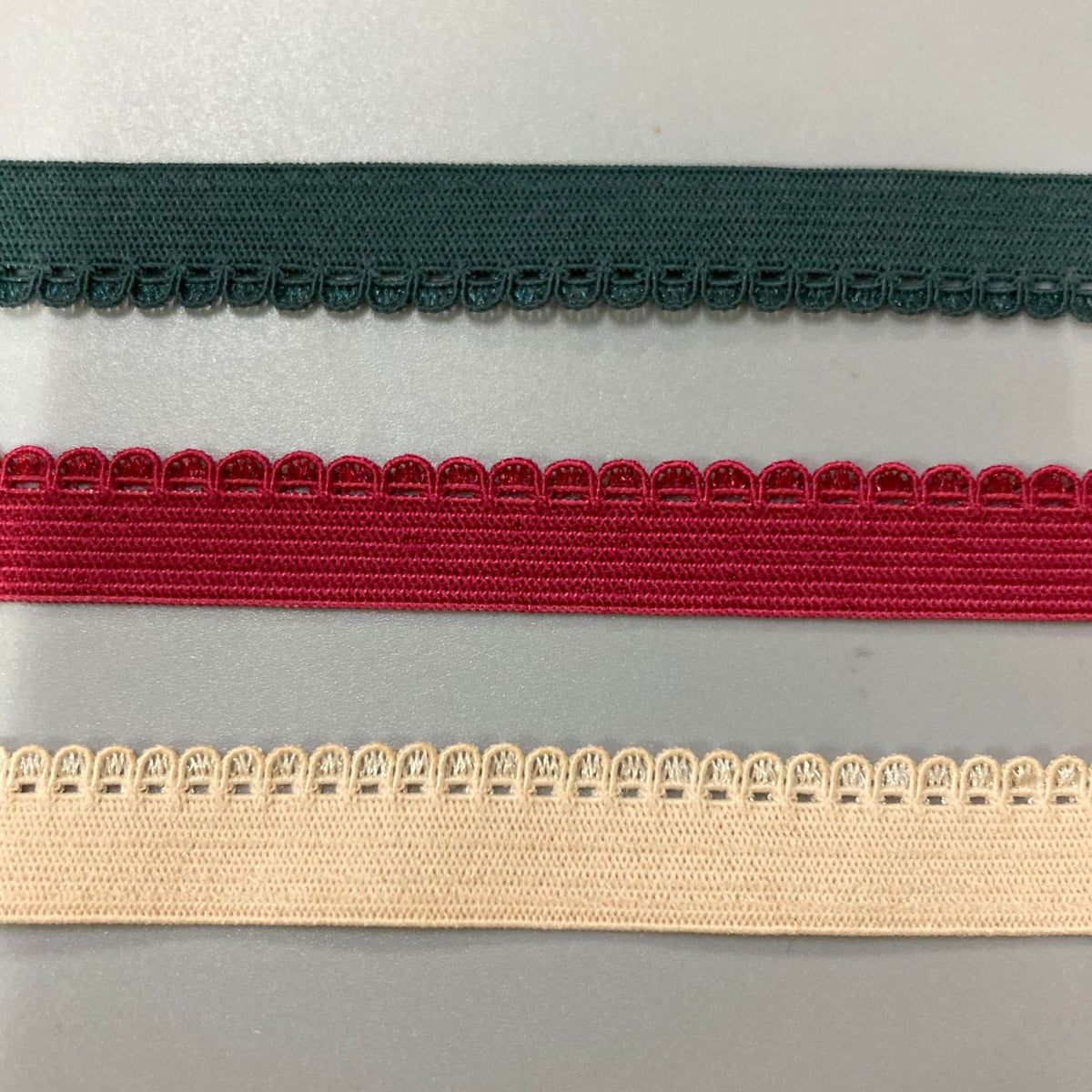 Knitted Stretch Nylon Lace Trim 1 cm — fabric photo 2