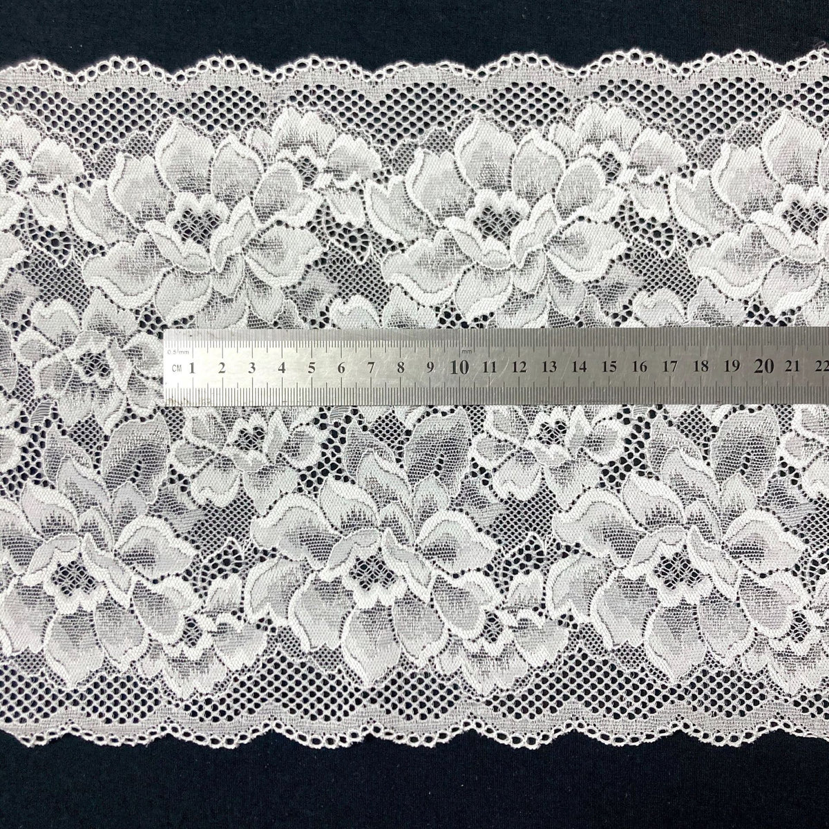 Leaf Stretch Nylon Lace Trim 23 cm — fabric photo 2