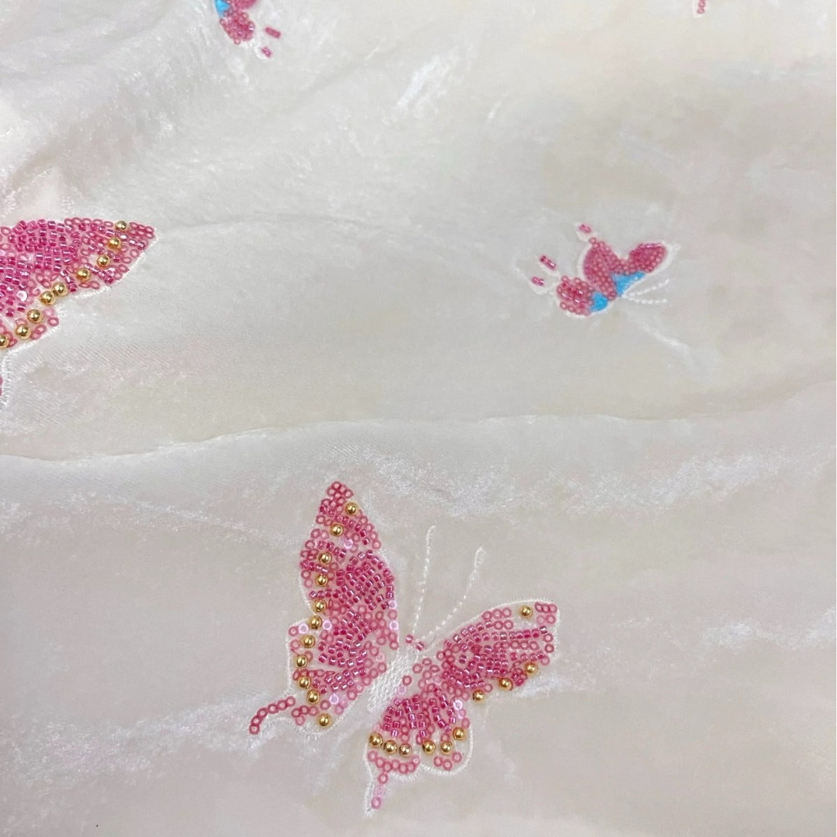 Mariposas coloridas con bordado 3D de terciopelo: elegante para vestidos y abrigos