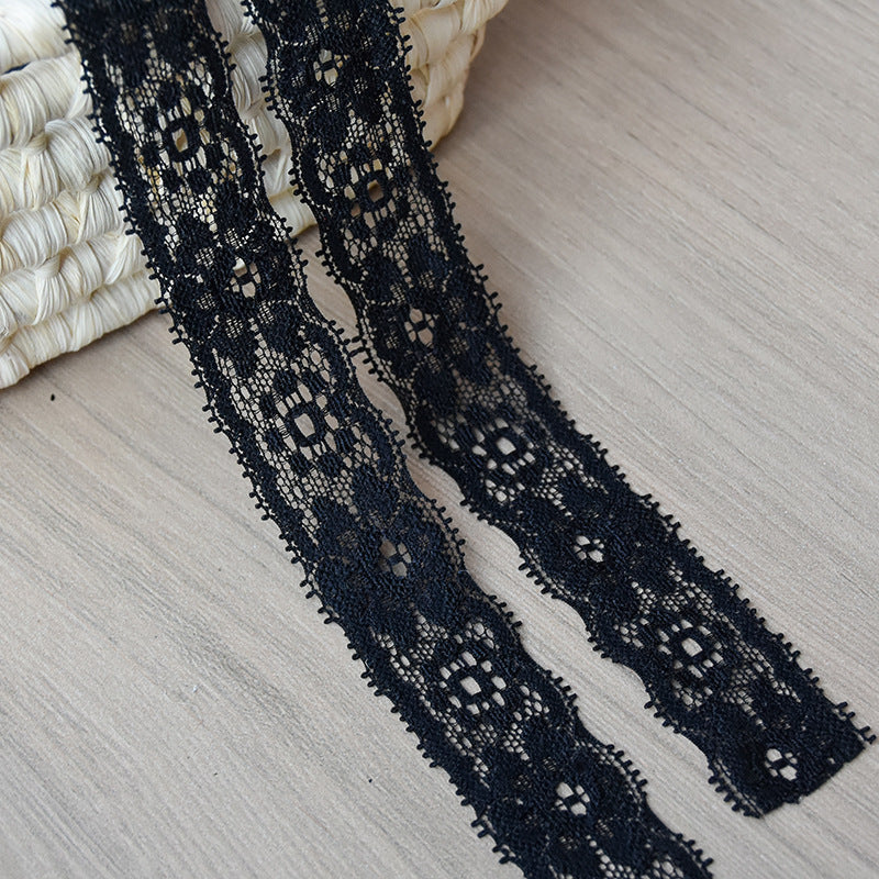 Small Floral Single-Scallop Lace Trim — fabric photo 2