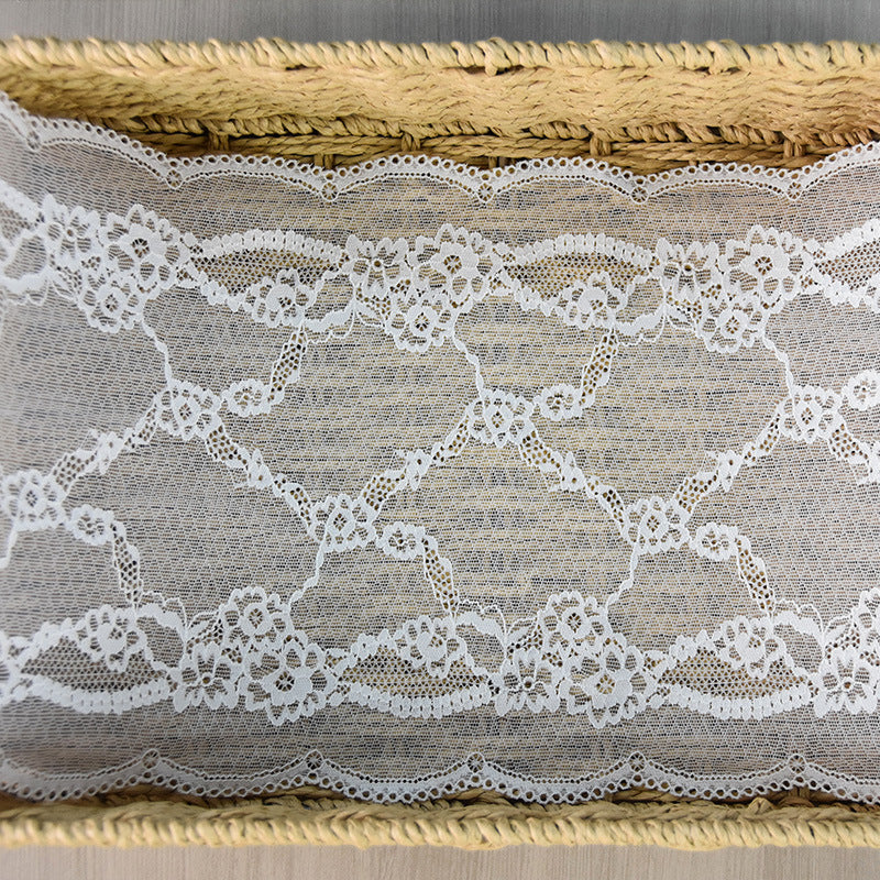 Small Floral Lace Trim 22 cm — fabric photo 3