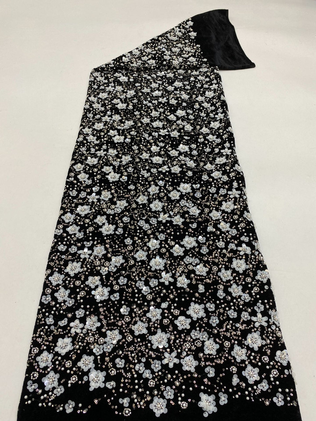 Black Base Plum Blossom Double Bead 3/7mm Sequin Fabric — fabric photo 6