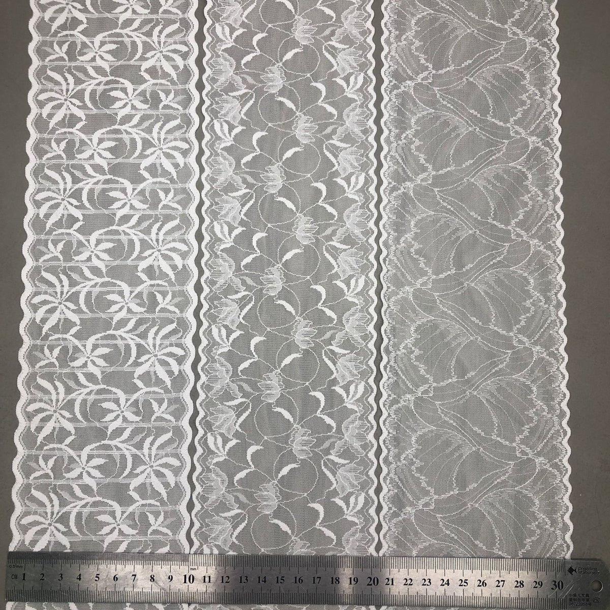Double-Scallop Stretch Nylon Lace Trim 10 cm — fabric photo 3