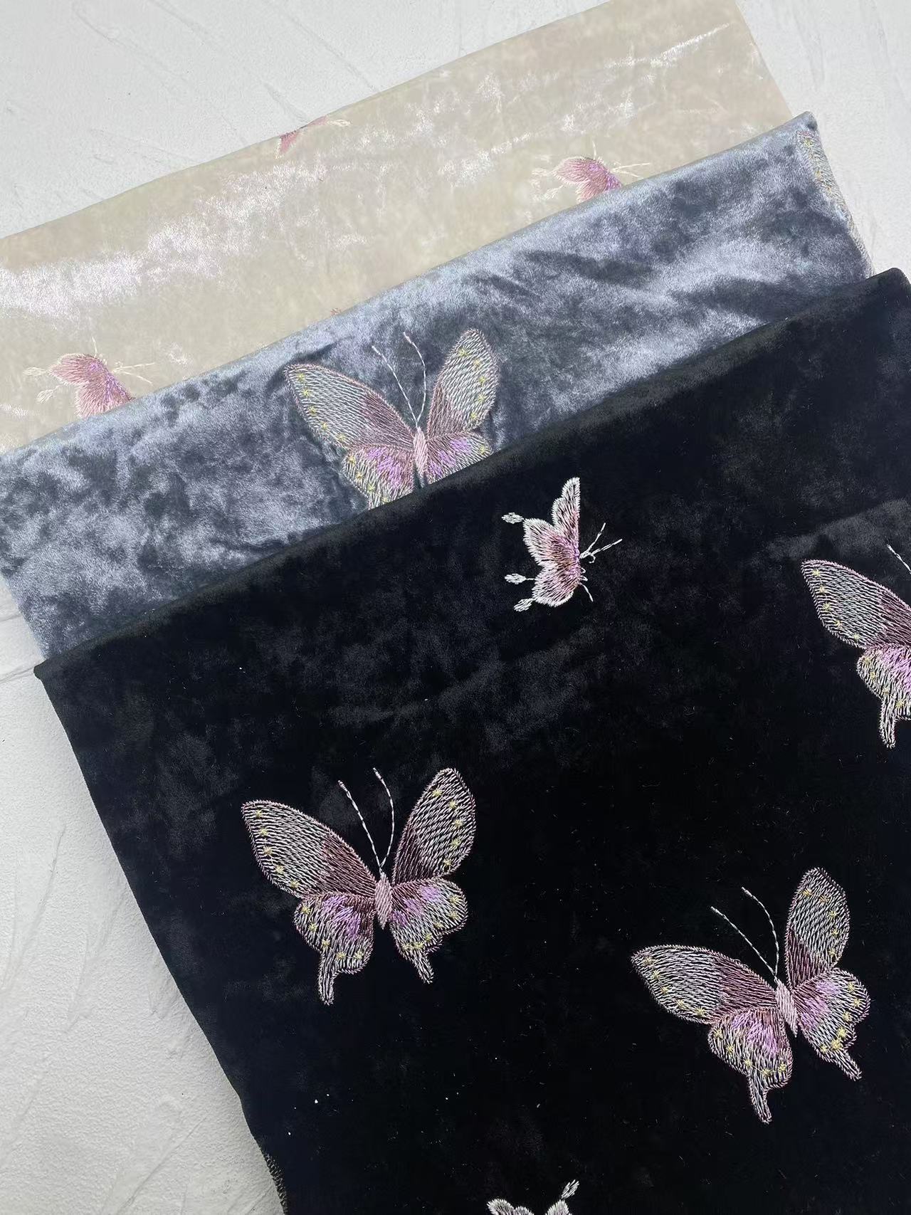 تطريز ثلاثي الأبعاد مبطن على شكل فراشة ملونة - أنيق للفساتين والعباءات