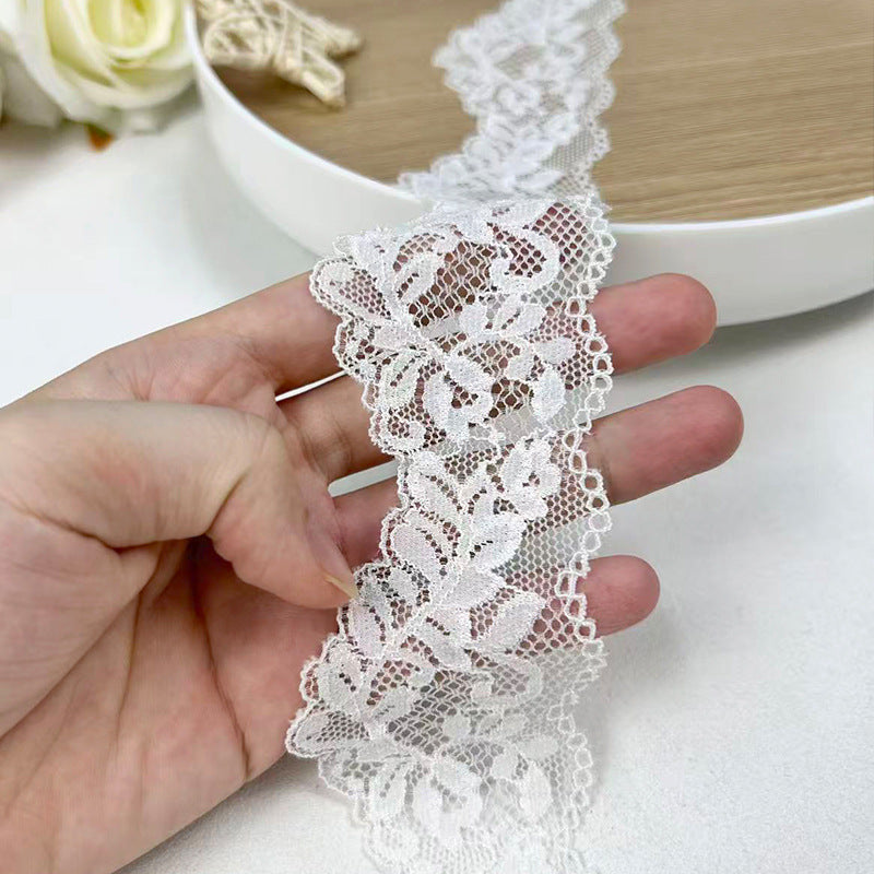 Small Floral Stretch Nylon-Spandex Lace Trim 5.4 cm — fabric photo 2