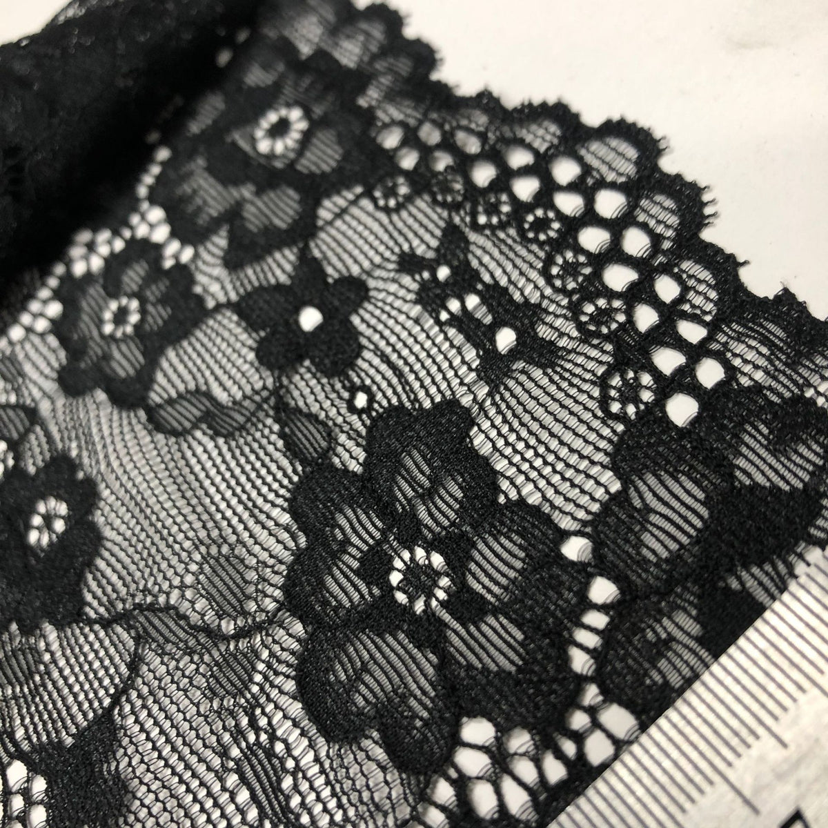 Small Floral Lace Trim 21 cm