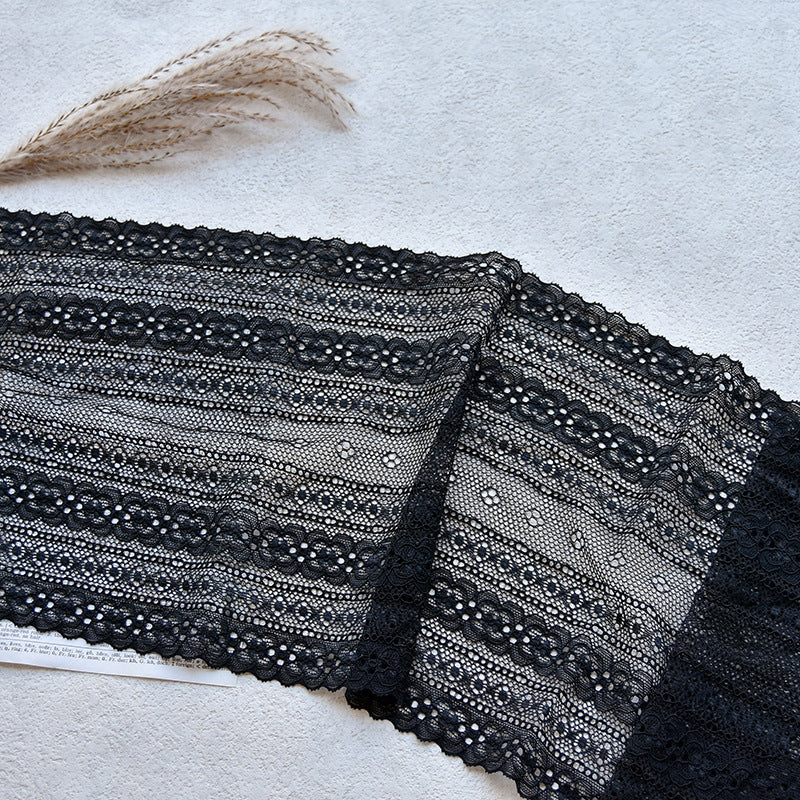 Small Floral Double-Scallop Textured Stretch Nylon Lace Trim 18 cm — fabric photo 5