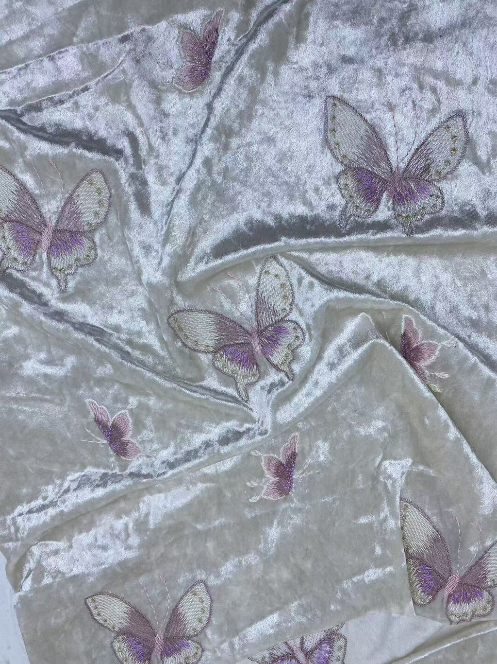 Mariposas coloridas bordadas en 3D: elegantes para vestidos y trajes de noche