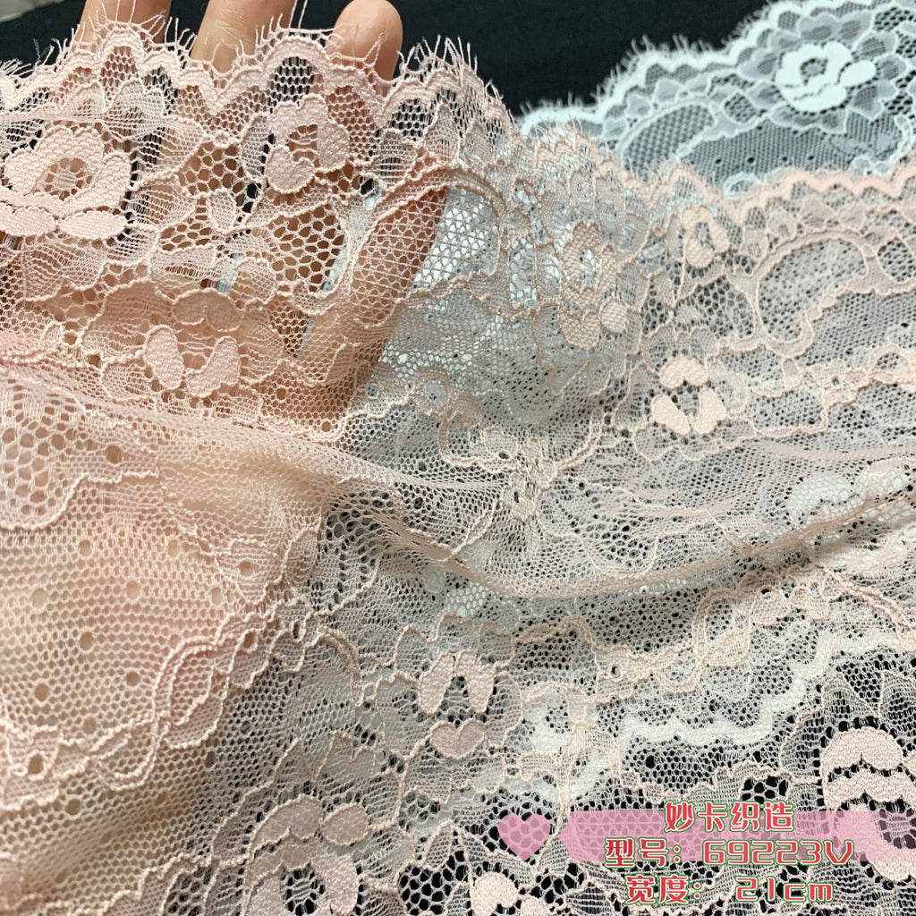 Eyelash Stretch Lace Trim 22 cm — fabric photo 2
