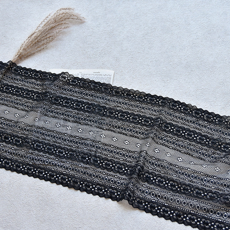 Small Floral Double-Scallop Textured Stretch Nylon Lace Trim 18 cm — fabric photo 3