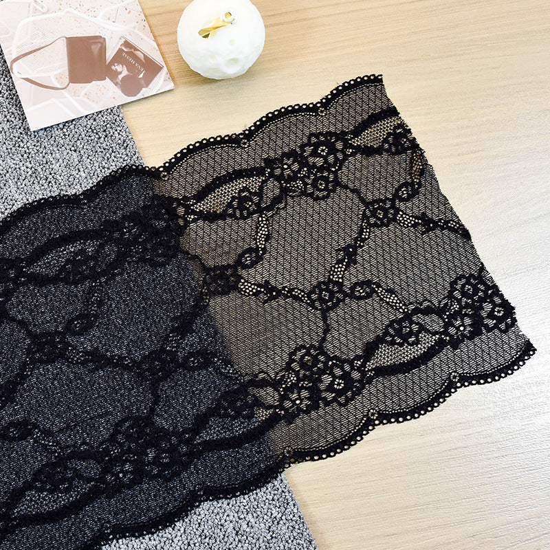 Small Floral Lace Trim 22 cm — fabric photo 5