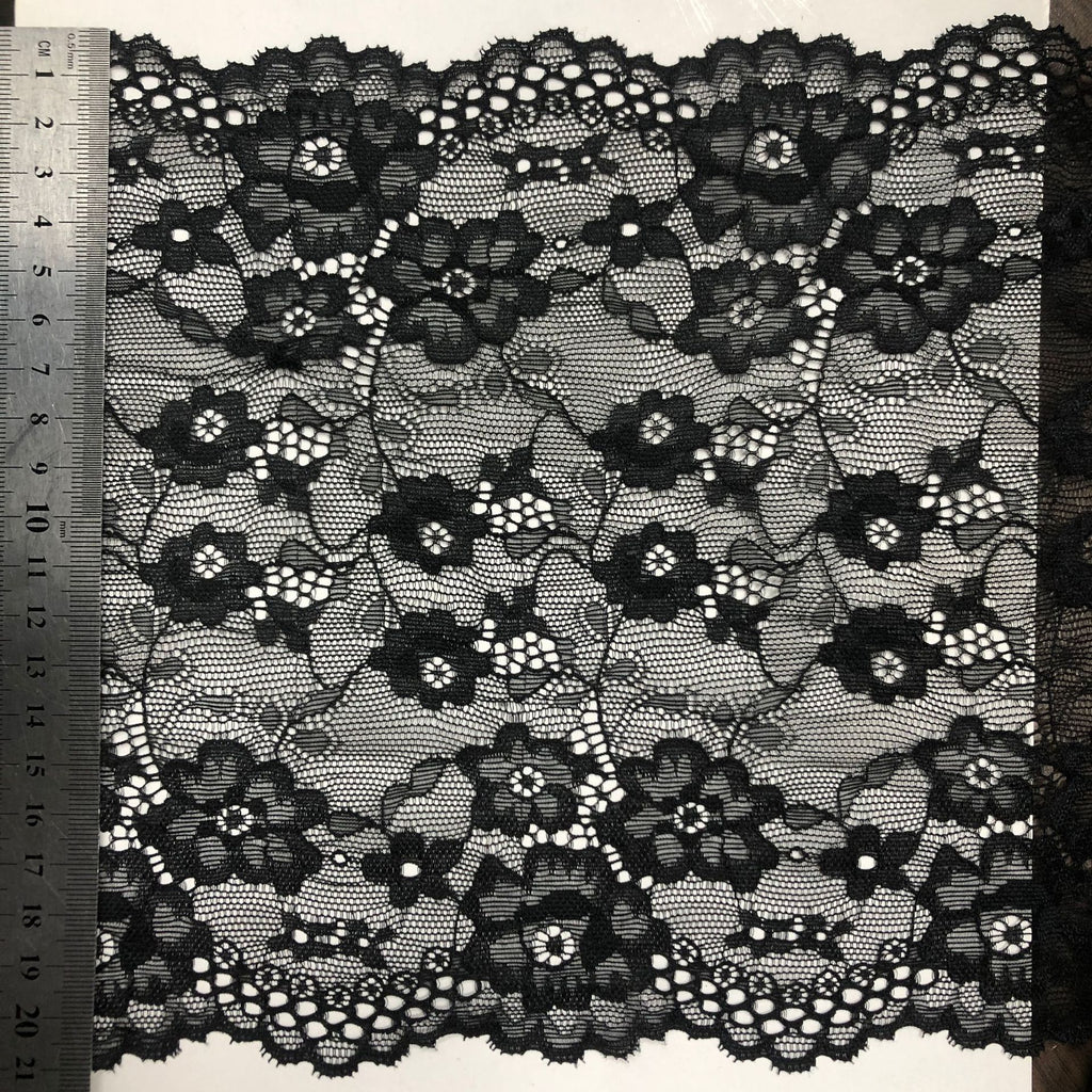 Small Floral Lace Trim 21 cm — fabric photo 3