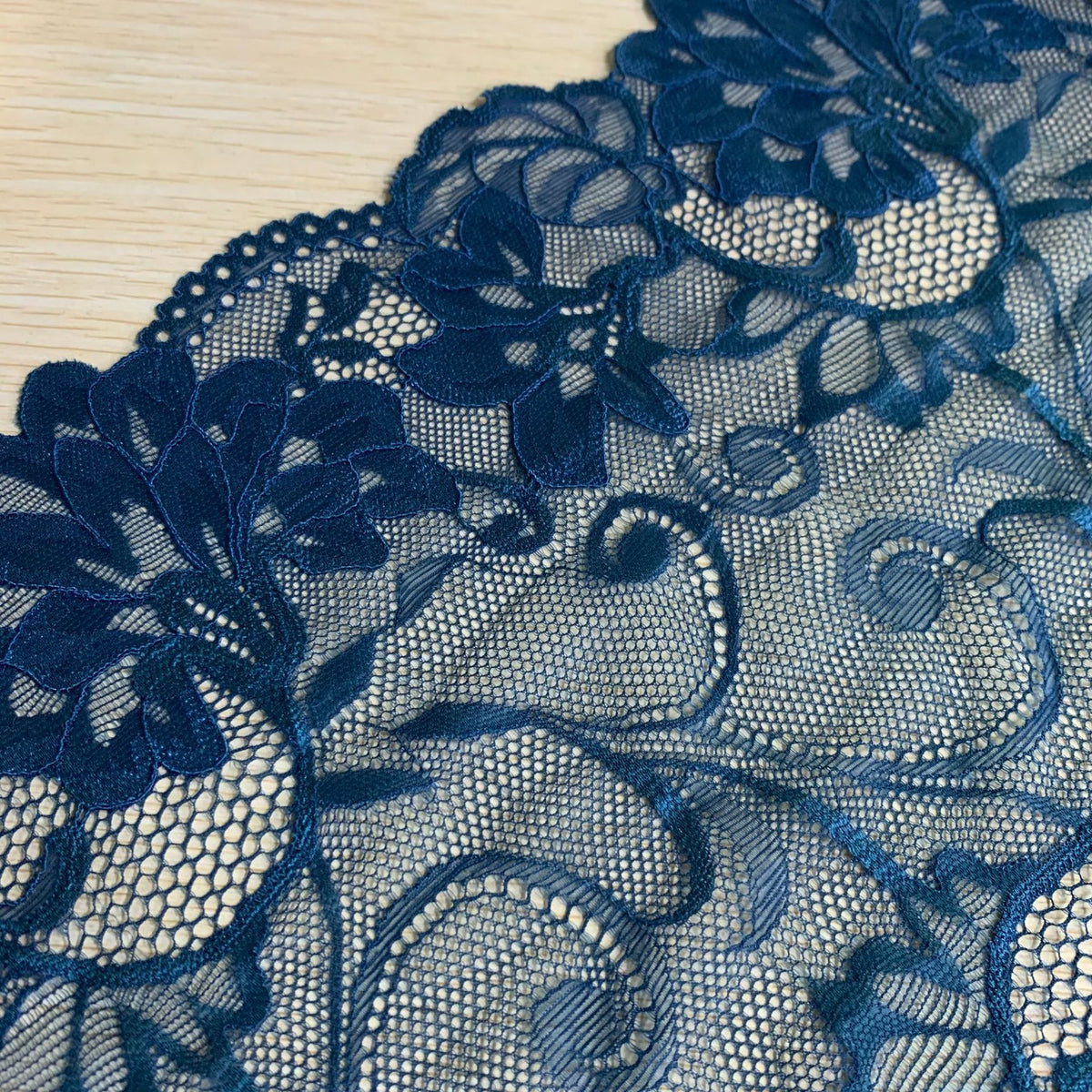 Large Floral Corded Lace Trim 25 cm — fabric photo 6