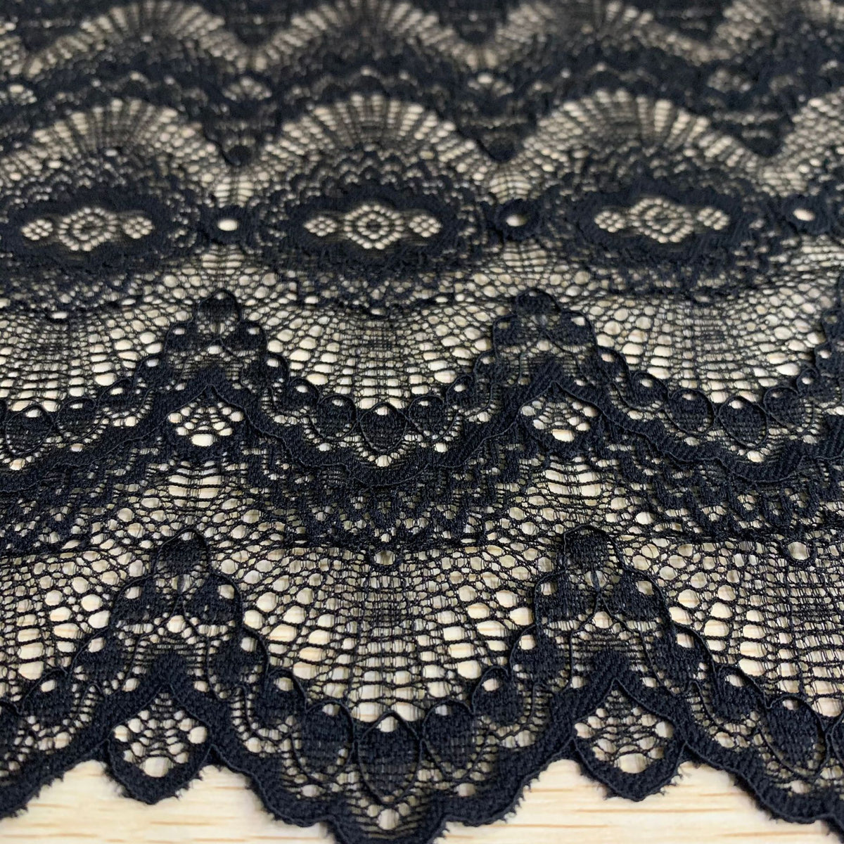 Double-Scallop Nylon Lace Trim — fabric photo 2