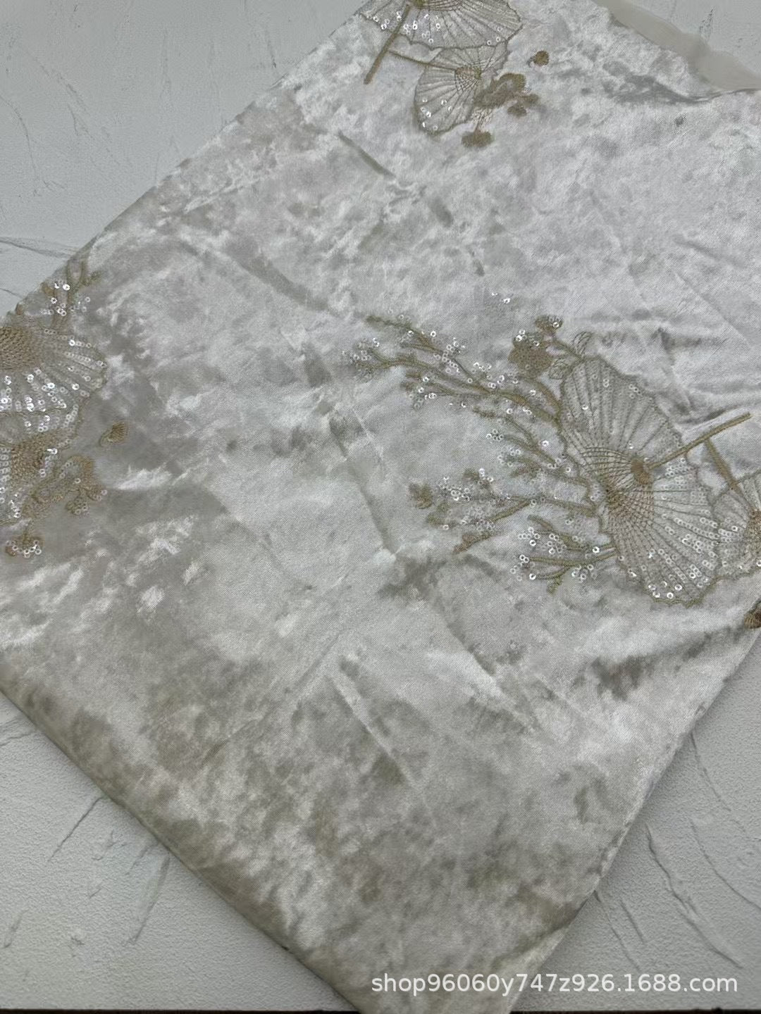 مظلة عتيقة مطرزة ثلاثية الأبعاد من المخمل - أنيقة للمعاطف وفساتين السهرة