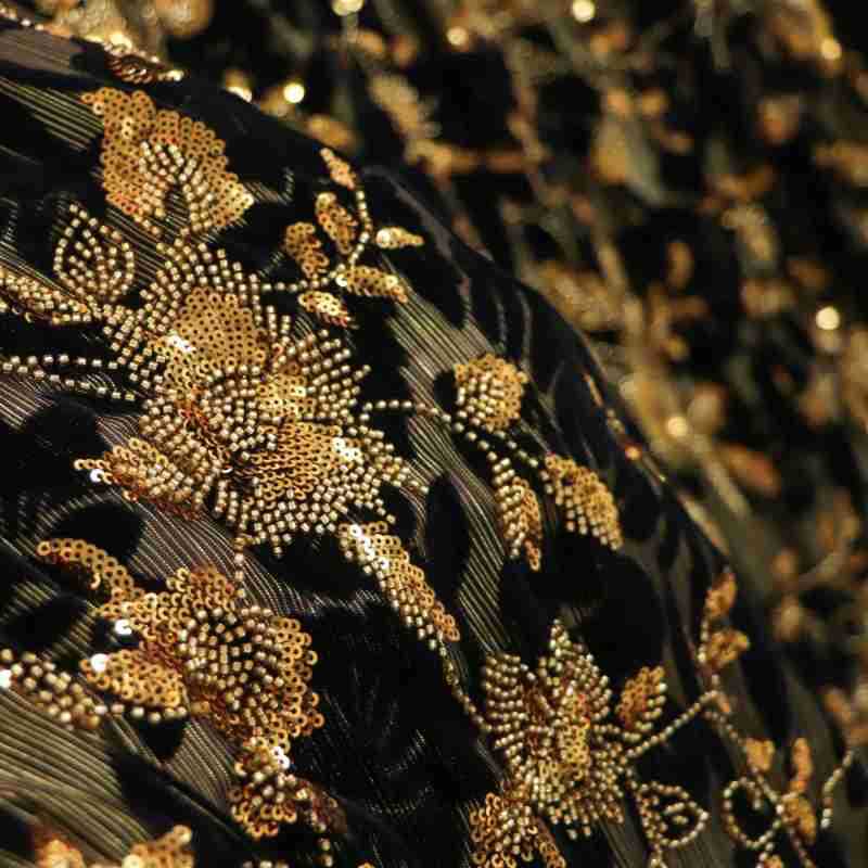 Bordado de lentejuelas con cuentas 3D doradas: un lujo para vestidos de novia.