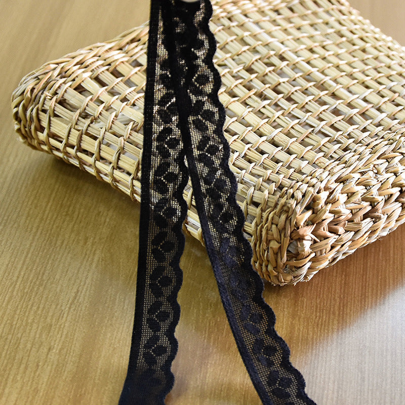 Leaf Single-Scallop Straight-Edge Lace Trim 1.5 cm — fabric photo 5