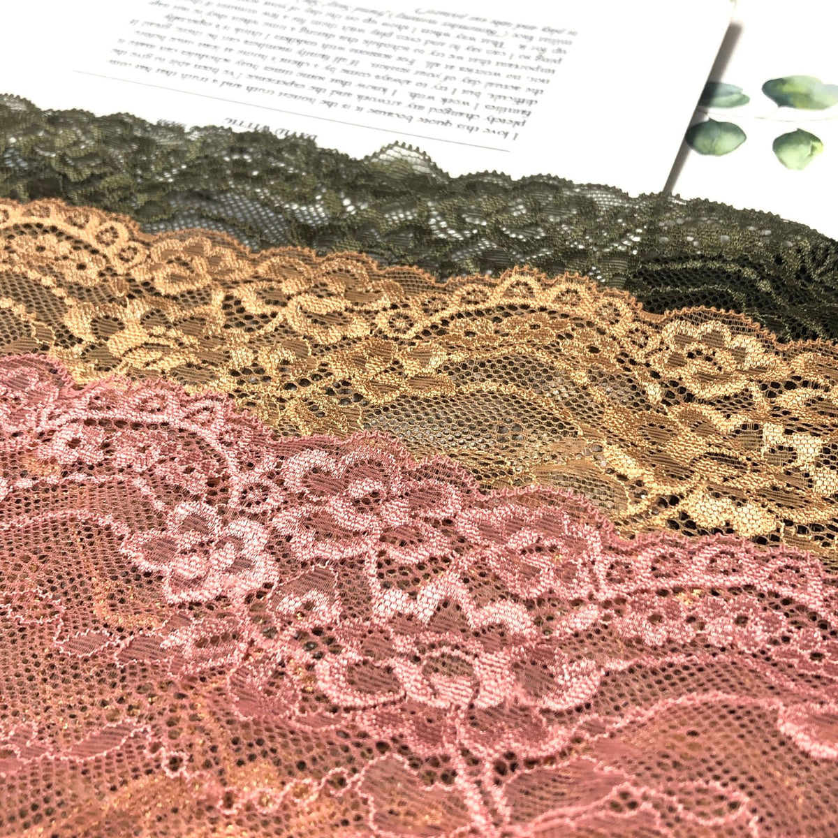 Ditsy Floral Double-Scallop Wide Lace Trim 18 cm - Style 17279 — fabric photo 3
