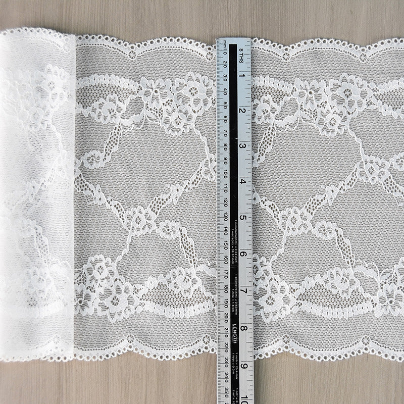 Small Floral Lace Trim 22 cm — fabric photo 2