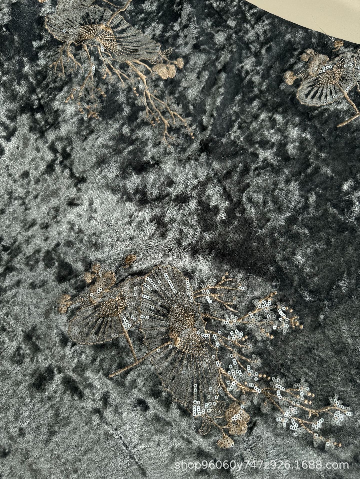 مظلة عتيقة مطرزة ثلاثية الأبعاد من المخمل - أنيقة للمعاطف وفساتين السهرة