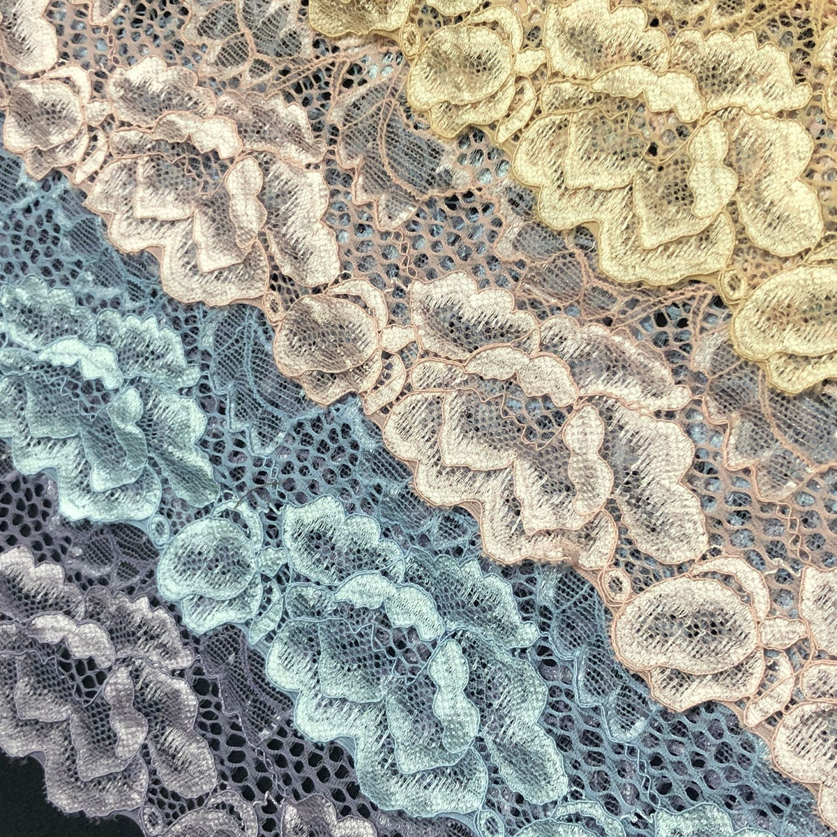 Two-Tone Wide Lace Trim 18 cm — fabric photo 3