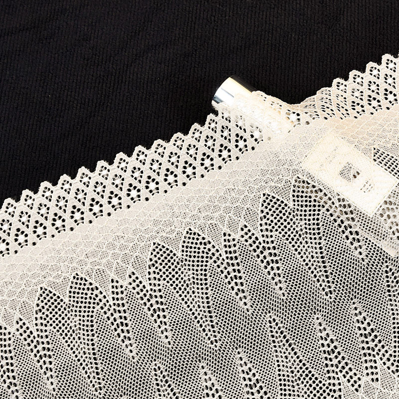 Maple Leaf Double-Scallop Stretch Lace Trim 23 cm — fabric photo 2