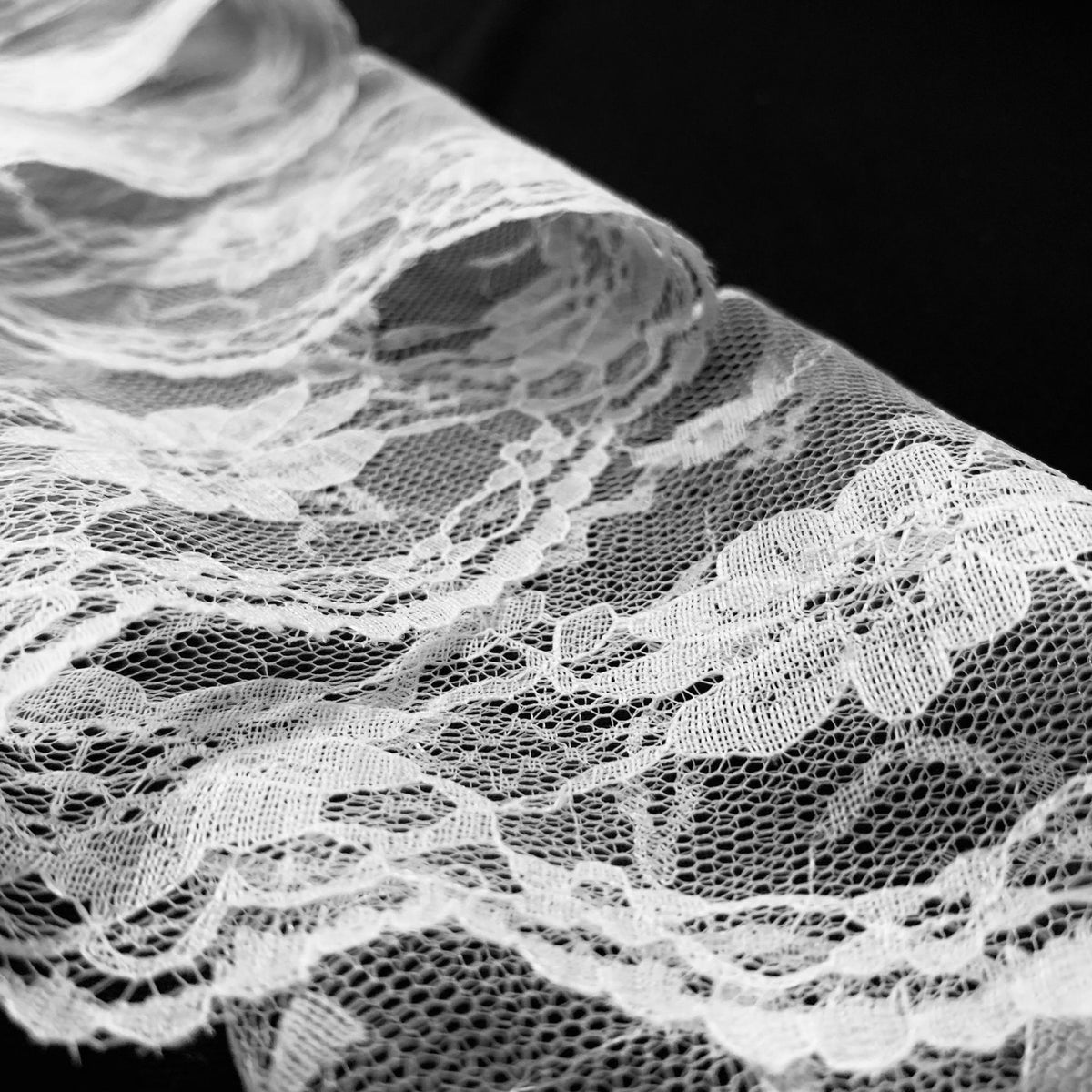 Narrow Lace Trim 8.5 cm — fabric photo 2