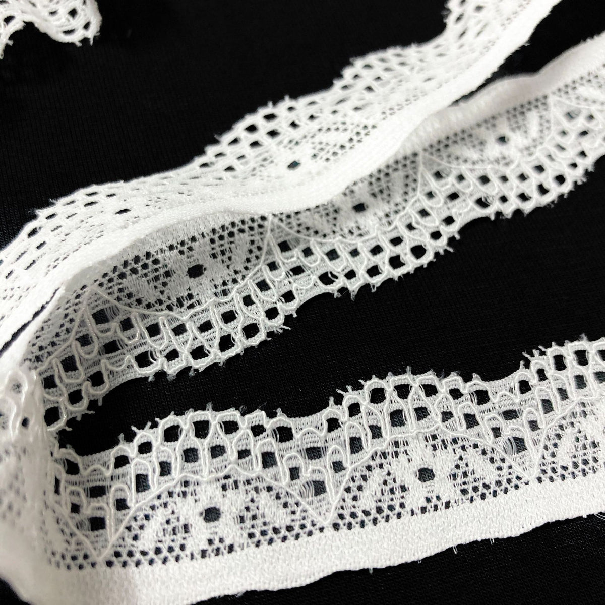 Small Floral Stretch Lace Trim — fabric photo 3