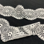Ditsy Floral Double-Scallop Corded Nylon Lace Trim 4 cm — fabric photo 2