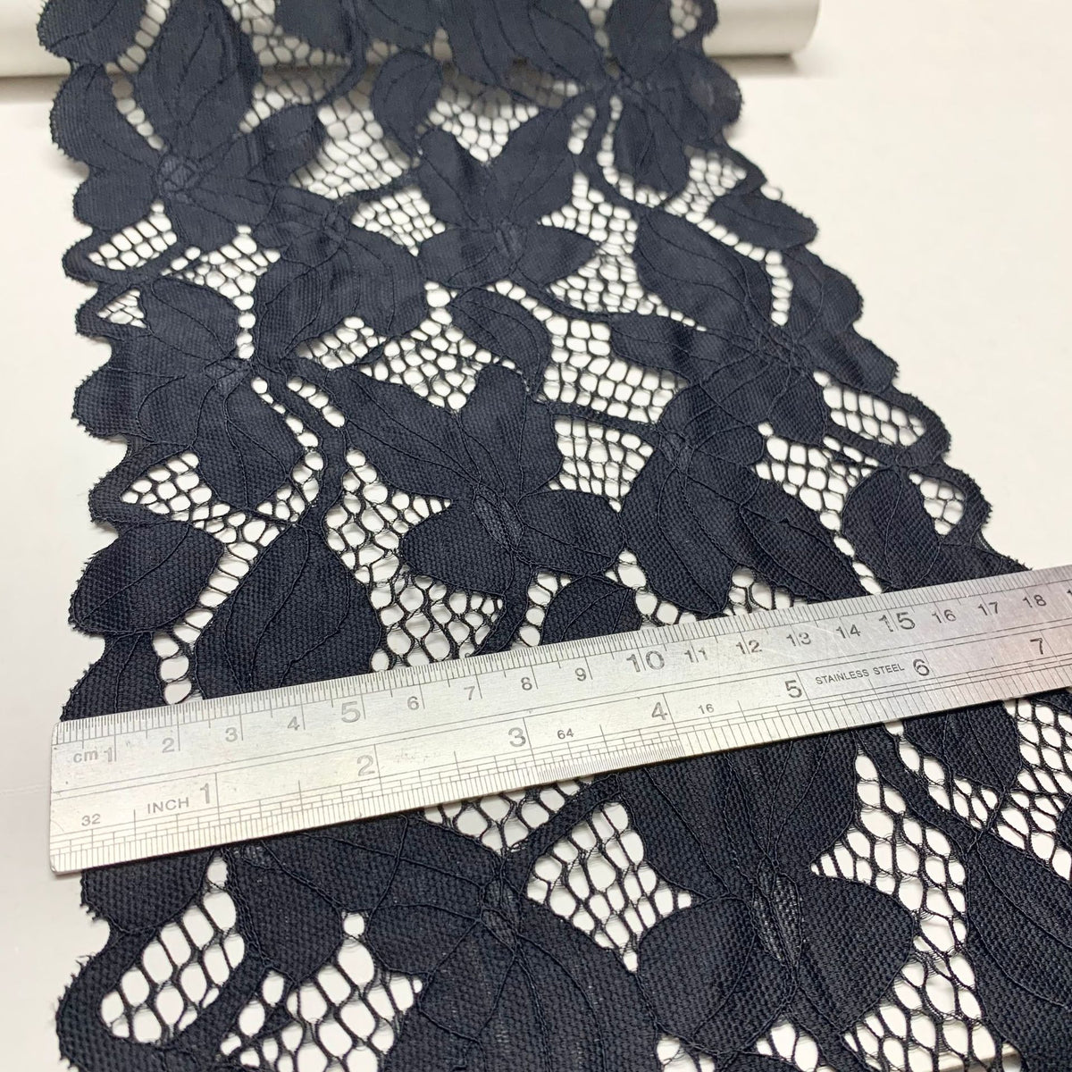 Leaf Double-Scallop Nylon Lace Trim 18 cm — fabric photo 2