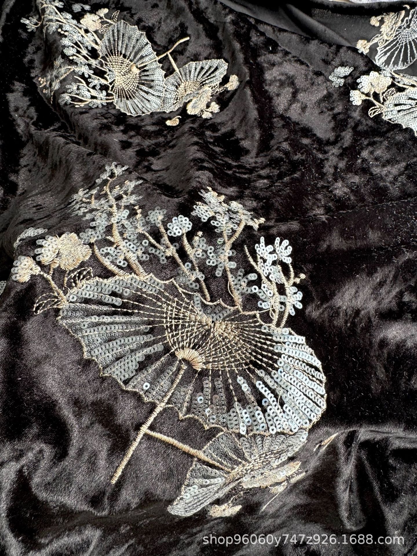 مظلة عتيقة مطرزة ثلاثية الأبعاد من المخمل - أنيقة للمعاطف وفساتين السهرة