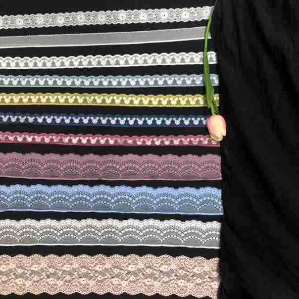 Small Floral Lace Trim — fabric photo 3