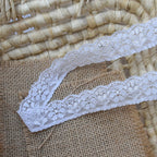 Small Floral Single-Scallop Lace Trim — fabric photo 5