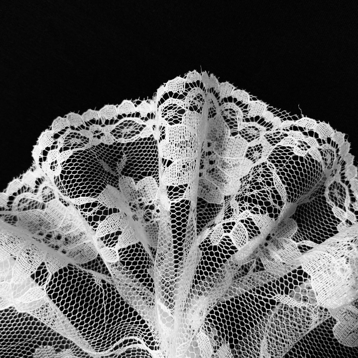 Narrow Lace Trim 8.5 cm — fabric photo 3