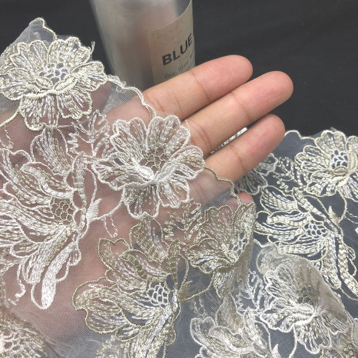 Water-Soluble Embroidered Lace Trim 14 cm — fabric photo 4