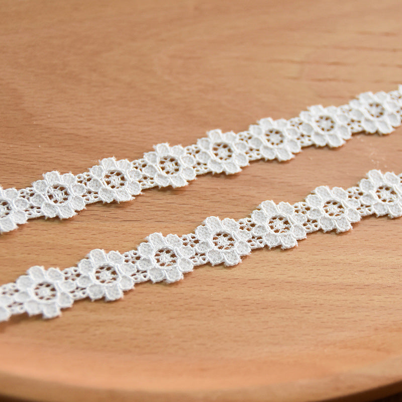 Ditsy Floral Lace Trim 1.7 cm
