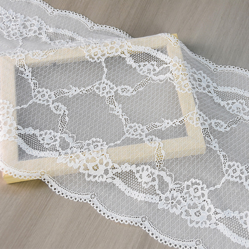 Small Floral Lace Trim 22 cm