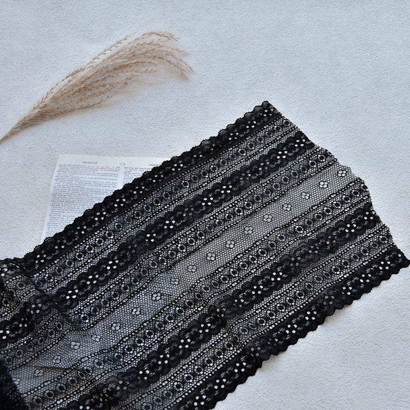 Small Floral Double-Scallop Textured Stretch Nylon Lace Trim 18 cm — fabric photo 2