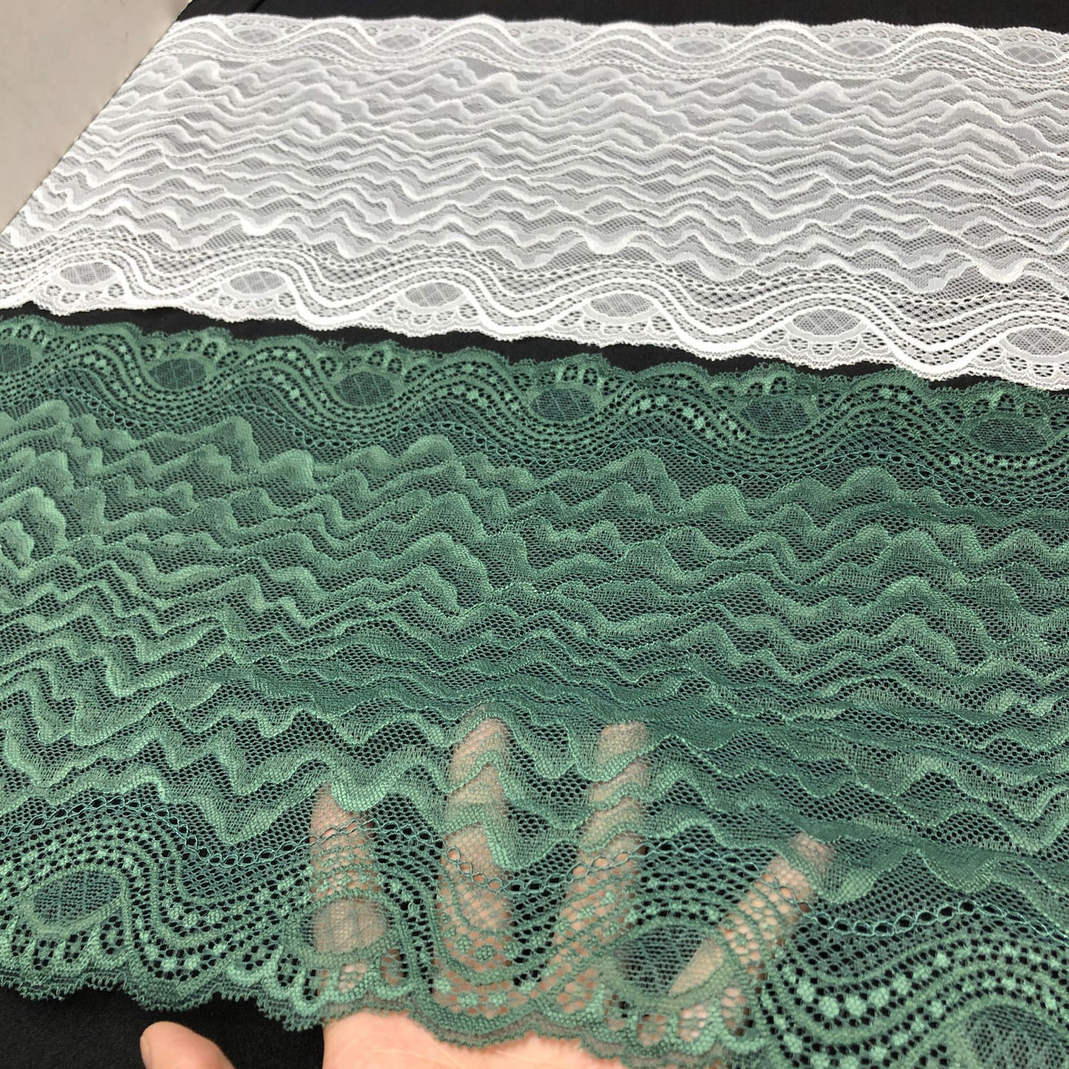 Geometric Stretch Lace Trim 24 cm