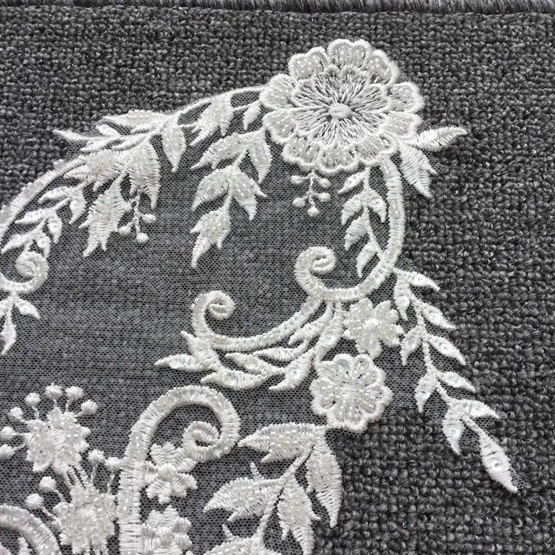 ملصق زهور على شكل طوق من الدانتيل الفاخر وظهر مزين بخرز الأظافر لفساتين الزفاف الراقية المصنوعة من مادة الحرير الصناعي عالية الجودة