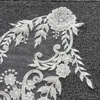 ملصق زهور على شكل طوق من الدانتيل الفاخر وظهر مزين بخرز الأظافر لفساتين الزفاف الراقية المصنوعة من مادة الحرير الصناعي عالية الجودة