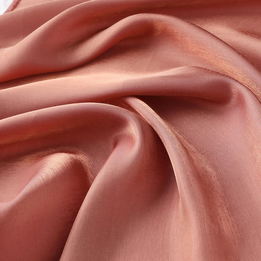 قماش حرير ساتان سائل نابض بالحياة - خامة لامعة لفساتين السهرة