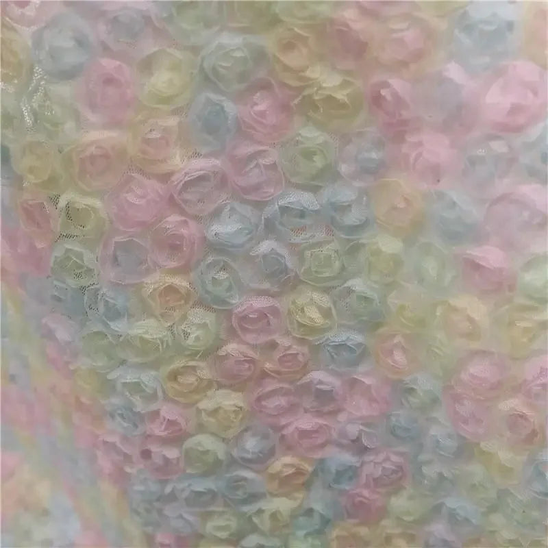 فستان زفاف كلاسيكي مطبوع عليه وردة ثلاثية الأبعاد مع لوحة قماش مطرزة وقماش شبكي مزين بالزهور