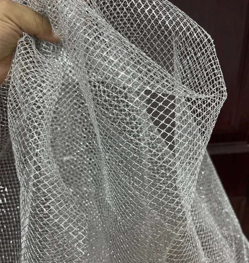 فستان زفاف شبكي كبير على شكل معين شبكي صلب بتصميم زخرفي من القماش الشبكي الكبير
