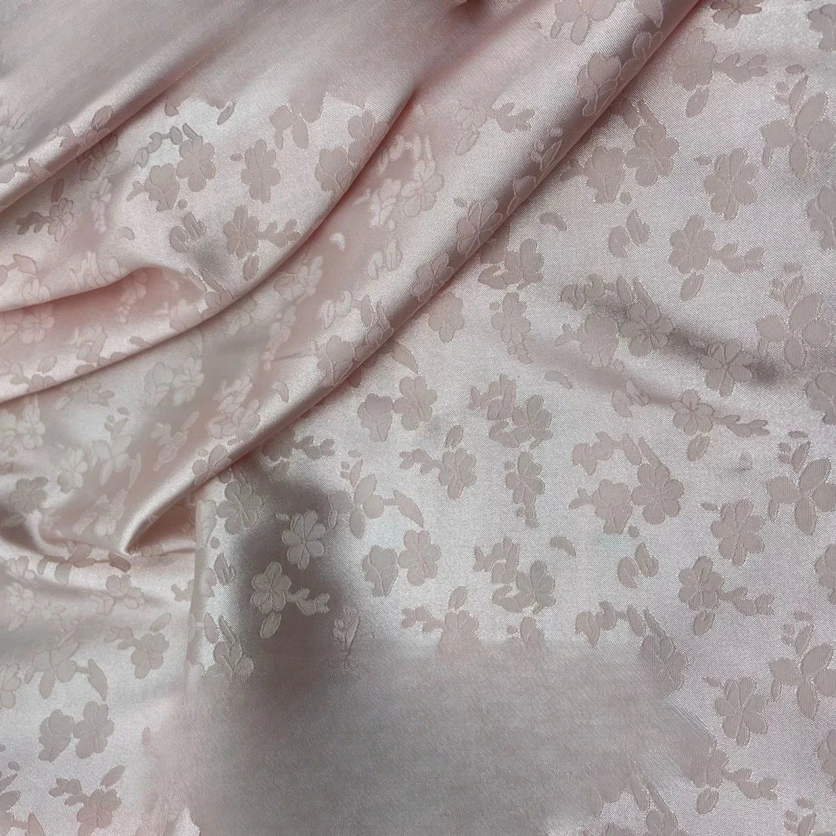 La tela jacquard de seda helada mate de la flor de estrella fugaz se puede utilizar para vestidos de novia, vestidos formales, telas DIY hechas a mano.