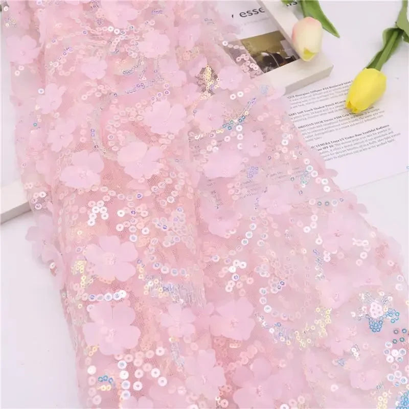 قماش شبكي أبيض مع ترتر ثلاثي الأبعاد وتطريز بتلات قماش ملابس مسرح عصري لتزيين الخلفية