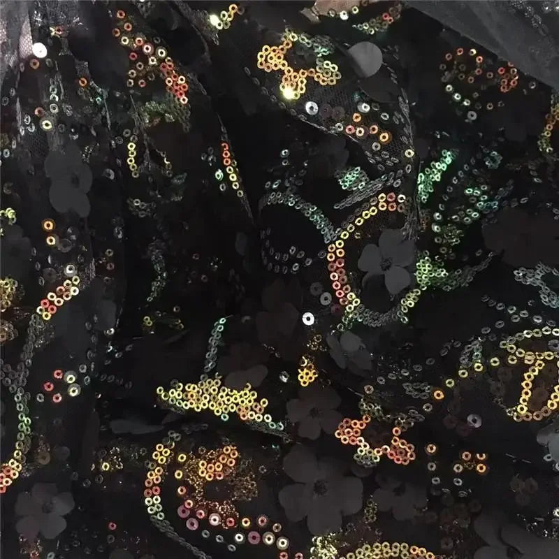 قماش شبكي أبيض مع ترتر ثلاثي الأبعاد وتطريز بتلات قماش ملابس مسرح عصري لتزيين الخلفية